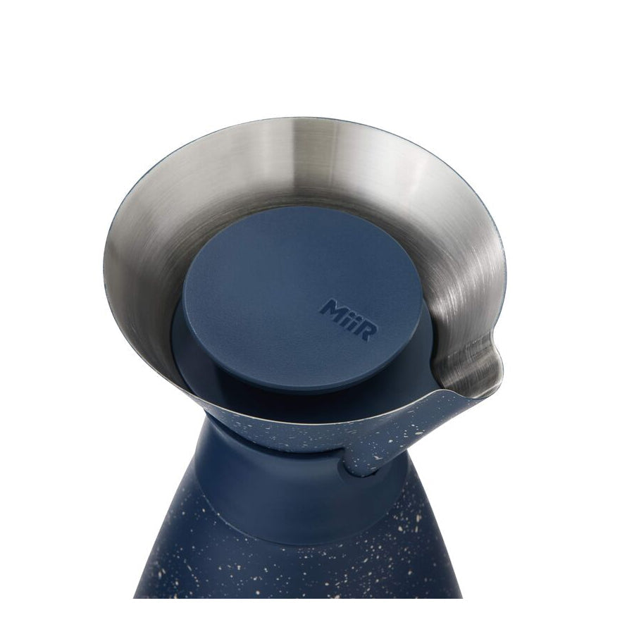 new-standard-carafe-a0 WebPDP-33oz_New_Standard_Carafe_Tidal_Blue_Speckle_Studio__CAR1SVOS225_45_Lid_Off.jpg